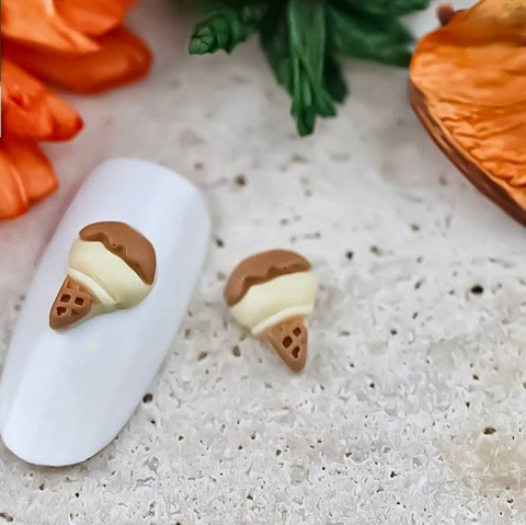 Шармы (фигурки) для ногтей К-638 Мороженое рожок 7.5х10.5 мм (1 шт), молочно-коричневые