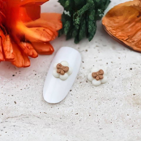 Шармы (фигурки) для ногтей К-619 Цветок 9х9 мм (1 шт), молочно-коричневый