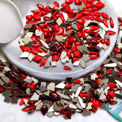 Камінці для дизайну нігтів різних форм та розмірів (50 шт/уп), червоні