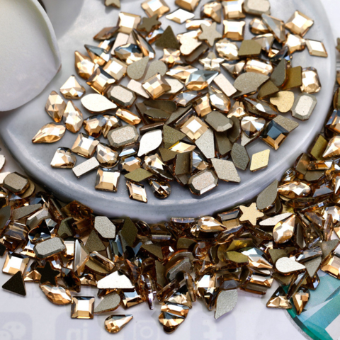 Камінці для дизайну нігтів різних форм та розмірів (50 шт/уп), світло-коричневі