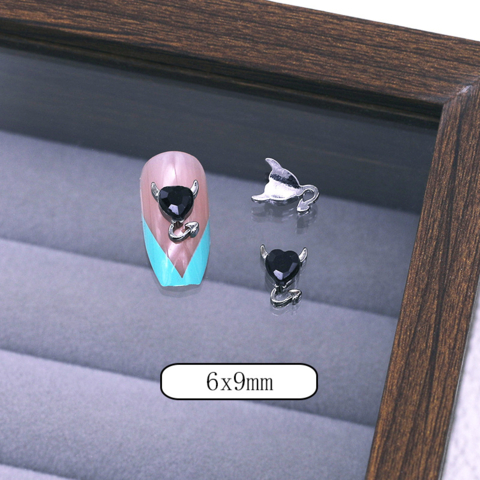 Шарми (фігурки) для нігтів Чортик No. 6 6х9 мм (1 шт) сріблясто-чорні