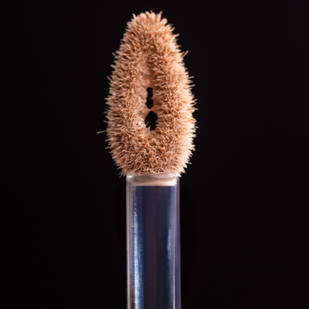 Тіні для повік рідкі ZOLA x Valentina Lelyukh  Silky Matte Tint 01 Soft beige, фото 3