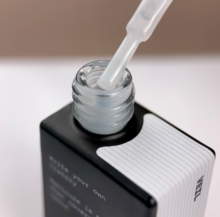 Топ камуфлирующий Biblioteka Gloss Cover Top №01 Veil Полупрозрачный молочный 10 мл, фото 4