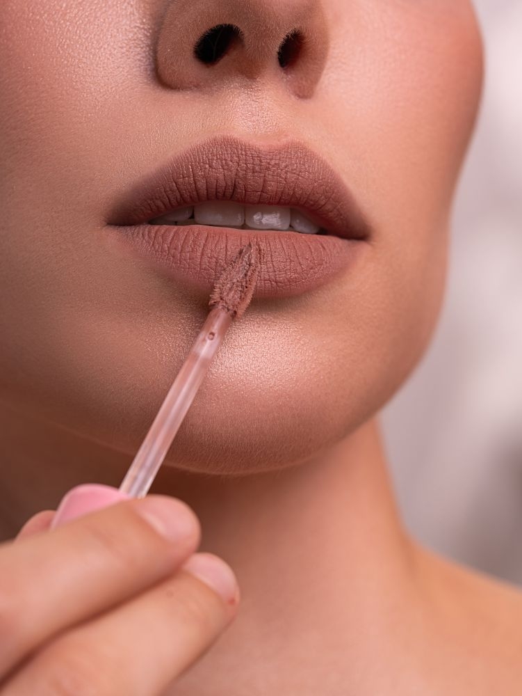 Помада матовая бархатная Zola Lip Souffle 04 Nude Haze, фото 4