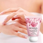 Крем для рук парфюмированный Bioaqua Aromatic Moist Hand Cream Delicate and Charming, 30 г