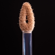 Тіні для повік рідкі ZOLA x Valentina Lelyukh  Silky Matte Tint 01 Soft beige, фото 3