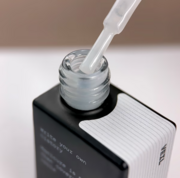 Топ камуфлирующий Biblioteka Gloss Cover Top №01 Veil Полупрозрачный молочный 10 мл, фото 4