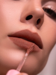 Помада матовая бархатная Zola Lip Souffle 03 Toffee, фото 4