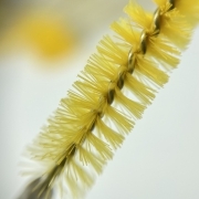Щіточка для вій нейлонова гліттерна жовта (50шт/уп)